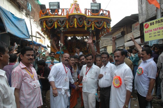 Temple's President Ramesh-Chandramuni, Secretary Braj Kishore paying homage to Lord Jagannath. Image: Scribes INC Temple's President Ramesh-Chandramuni, Secretary Braj Kishore paying homage to Lord Jagannath.