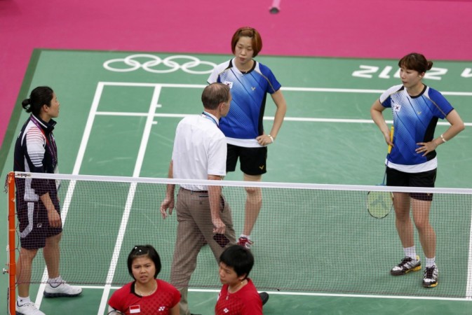 Tournament referee Torsten Berg speaks to players from South Korea and Indonesia during their women's doubles group play stage Group C badminton match during the London 2012 Olympic Games at the Wembley Arena Ha Jung-Eun, Kim Min-Jung, Meiliana Juahari, Greysia Polii