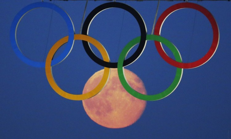The full moon rises through the Olympic Rings hanging beneath Tower Bridge during the London 2012 Olympic Games August 3, 2012. REUTERS/Luke MacGregor Sixth Olympic ring