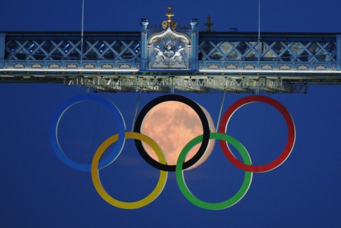 The full moon rises through the Olympic Rings hanging beneath Tower Bridge during the London 2012 Olympic Games August 3, 2012. REUTERS/Luke MacGregor Sixth Olympic ring