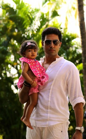 Aaradhya Bachchan with her dad Abhishek. Aaradhya Bachchan, Abhishek Bachchan