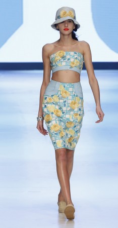 Former Vogue Editor Unveils Darker Side of Fashion Industry; says ‘Models Eating Tissues To Stay Thin’