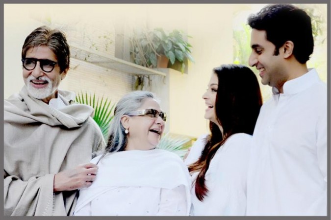Amitabh Bachchan along with Jaya, Abhishek and Aishwarya at their residence Amitabh Bachchan