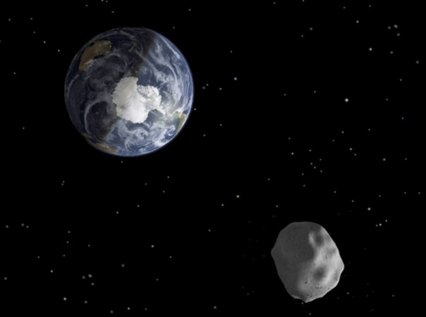   Asteroid HQ124: Watching Huge Meteorite Fly by Earth Live Online (Image of Representation) 