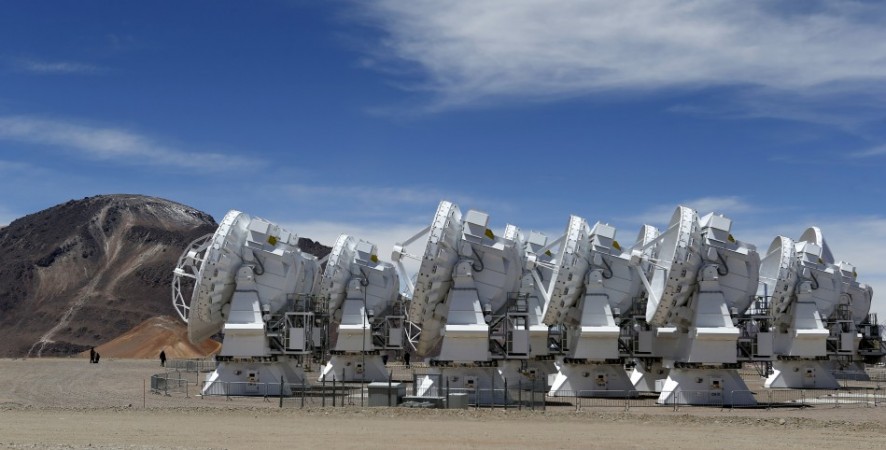 Parabolic antennas of the ALMA (Atacama Large Millimetre/Submillimetre Array) project are seen at the El Llano de Chajnantor in the Atacama desert, some 1730 km (1074 miles) north of Santiago and 5000 metres above sea level, March 12, 2013.(Reuters) Parabolic antennas of the ALMA (Atacama Large Millimetre/Submillimetre Array) project are seen at the El Llano de Chajnantor in the Atacama desert, some 1730 km (1074 miles) north of Santiago and 5000 metres above sea level, March 12, 2013.(Reuters)