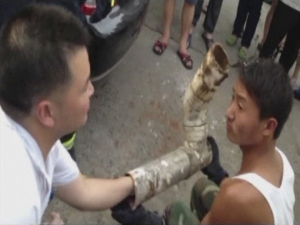 Firefighters and doctors rescue an abandoned newborn baby boy by cutting away a sewage pipe piece by piece, in this still image taken from video, in Jinhua city, Zhejiang province May 25, 2013 (Reuters) Chinese Newborn baby