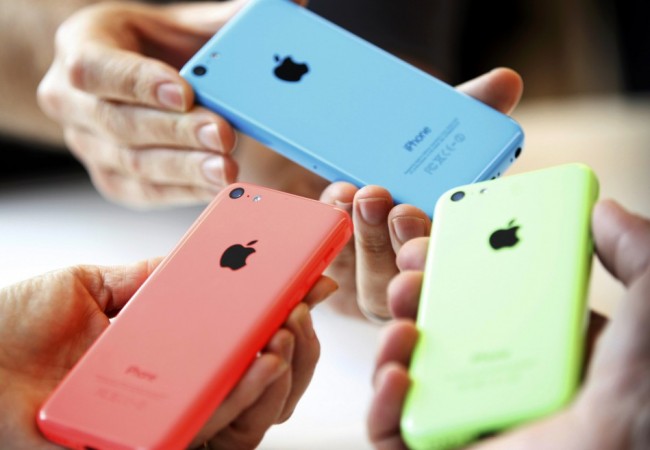 Australians beat Kiwis in using social media with their smartphones. Pip Elliot, general manager of Roy Morgan Research NZ, said this trend may change with the availability of new iPhone 5S and iPhone 5C in the coming weeks. Mr Elliot said it would be interesting to see if New Zealanders will be buying Apple Inc’s latest iPhone versions. iPhone 5C
