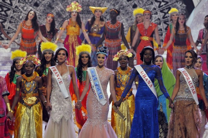 Miss World 2013 Megan Young of the Philippines Sings with Other Contestants During Miss World 2013 in Nusa Dua