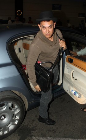 Aamir Khan at Mumbai airport Aamir Khan