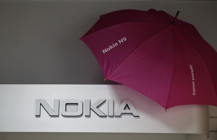 File picture shows a Nokia logo at a shop in Warsaw, January 26, 2012. Nokia Lumia 925 VS Lumia 1020