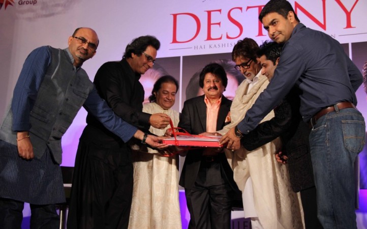 Talat Aziz, Anup Jalota, Pankaj Udhas and Sumeet Tappoo with Amitabh Bachchan Talat Aziz, Anup Jalota, Pankaj Udhas and Sumeet Tappoo with Amitabh Bachchan