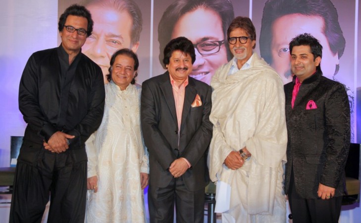 Talat Aziz, Anup Jalota, Pankaj Udhas and Sumeet Tappoo with Amitabh Bachchan Talat Aziz, Anup Jalota, Pankaj Udhas and Sumeet Tappoo with Amitabh Bachchan