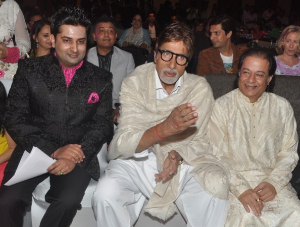 Talat Aziz, Anup Jalota, Pankaj Udhas and Sumeet Tappoo with Amitabh Bachchan Talat Aziz, Anup Jalota, Pankaj Udhas and Sumeet Tappoo with Amitabh Bachchan