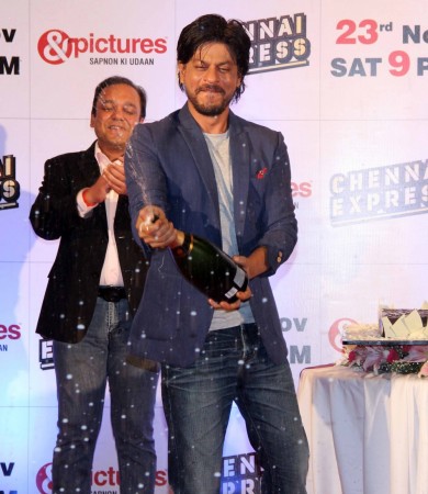 Shah Rukh Khan at Chennai Express success party Shah Rukh Khan