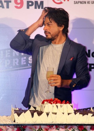 Shah Rukh Khan at Chennai Express success party Shah Rukh Khan