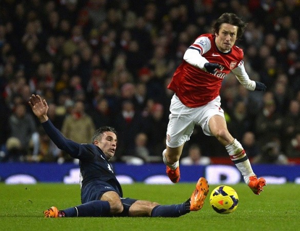 Arsenal midfielder Tomas Rosicky is challenged by Manchester United striker Robin Van Persie in their English Premier League game, 12 February. Reuters Tomas Rosicky Arsenal Van Persie Manchester United