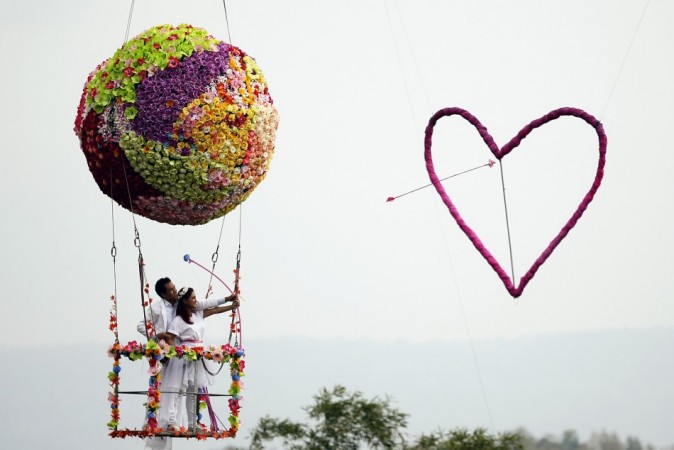 Groom Roongroj Walailuk and bride Vina Wichan shoot an arrow during a wedding ceremony ahead of Valentine's Day in Prachin Buri province, east of Bangkok February 13, 2014. (Reuters) Valentine's Day
