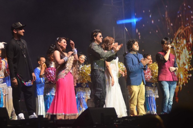 Yo Yo Honey Singh, Rani Mukerji, SRK, Madhuri Dixit-Nene, Arijit Singh & Miyang Chang thank the audience for their love and support for Temptation Reloaded 2014 Malaysia (Varinder Chawla) Yo Yo Honey Singh, Rani Mukerji, SRK, Madhuri Dixit-Nene, Arijit Singh & Miyang Chang thank the audience for their love and support for Temptation Reloaded 2014 Malaysia (Varinder Chawla)