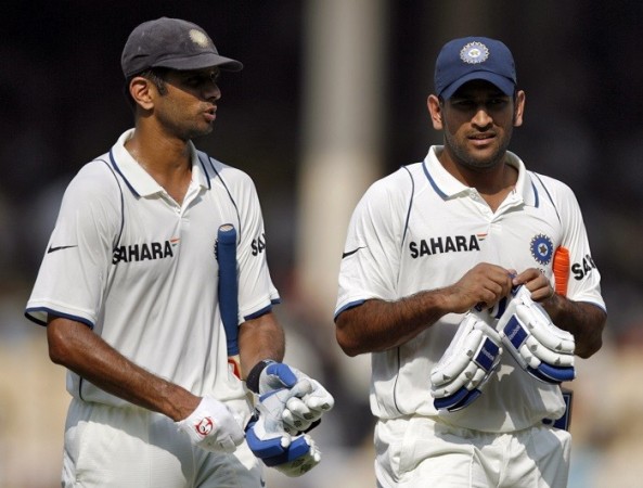 Dravid and Dhoni walk off the field as they discuss day's play against Sri Lanka in Ahmedabad, 16 November 2009. Reuters. Dravid backs Dhoni