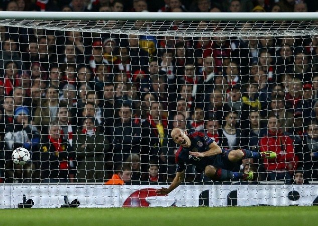Bayern Munich winger Arjen Robben recats after being fouled by Arsenal goalkeeper Wojciech Szczesny, 19 February. Reuters Arjen Robben Bayern Munich