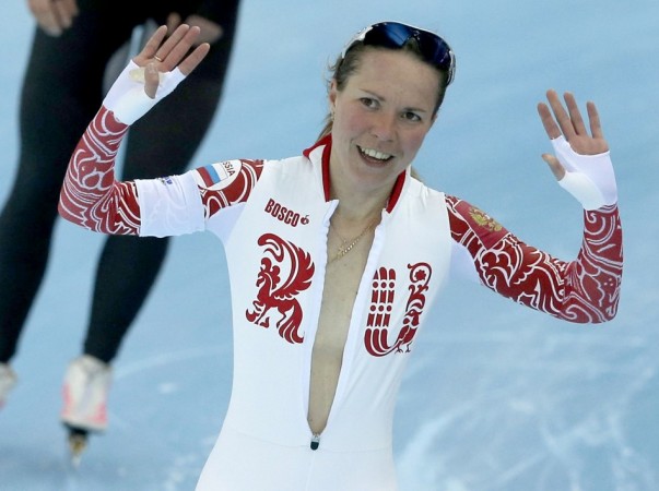 Olga Graf of Russia waves after her women's 3000 meters speed skating race during the 2014 Sochi Winter Olympics, February 9, 2014. (Reuters) Olga Graf
