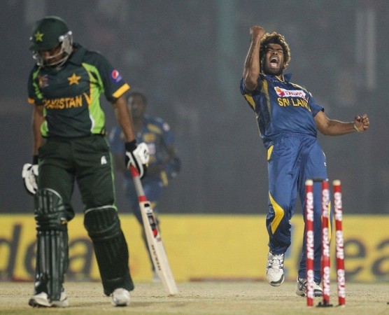 Sri Lanka's Lasith Malinga (R) celebrates the dismissal of Pakistan's Bilawal Bhatti during their one-day international (ODI) cricket match for the Asia Cup 2014 in Fatullah, 25 February. Reuters. Asia Cup 2014