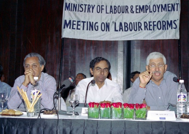 K Chandrsekhar Rao (centre)