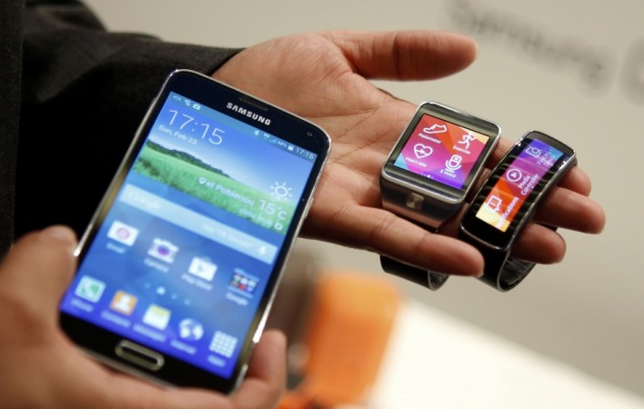 Samsung Galaxy S5, Gear 2 and Gear Fit