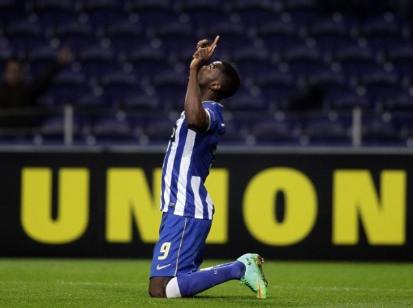 Porto striker Jackson Martinez thanks the heavens after scoring the winner against Napoli in the Europa League, 13 March. Reuters Jackspn Martinez Porto