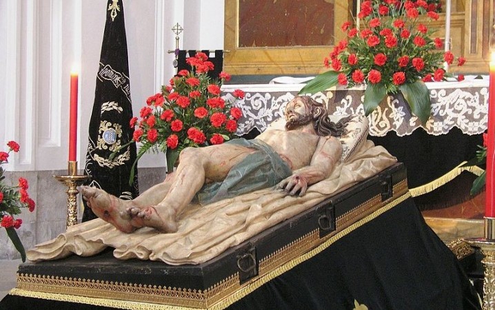 The statue of Jesus lying in the tomb (Monastery of San Joaquín y Santa Ana, Valladolid) (Photo: Wikimemdia Commons)