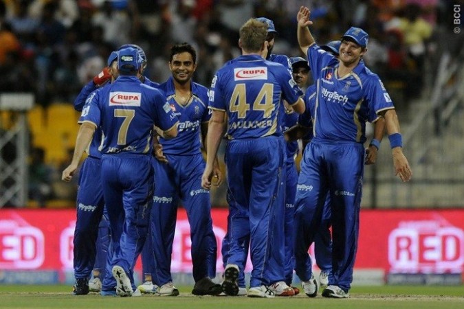 Rajat Bhatia celebrates with teammates after dismissing David Warner, 18 April. Pal Pillai/IPL/SPORTZPICS Rajat Bhatia Shane Watson Rajasthan Royals