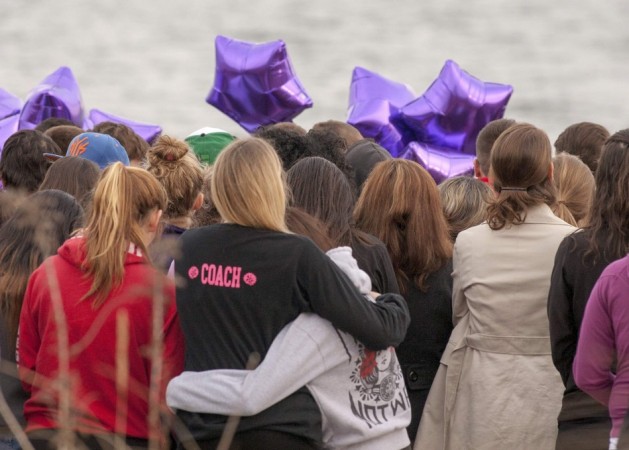 People gather at the beach for a vigil in honor of slain student Maren Sanchez in Milford, Connecticut April 25, 2014. The16-year-old girl was killed on Friday in an attack inside a Connecticut high (Photo: Reuters) People gather at the beach for a vigil in honor of slain student Maren Sanchez in Milford