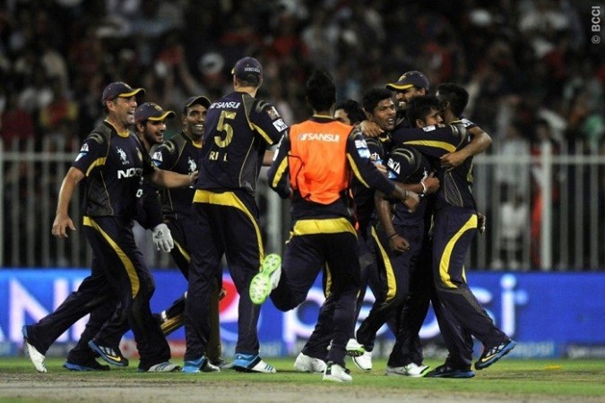 KKR players celebrtae their last-ball victory over RCB, 24 April. Pal Pillai/IPL/SPORTZPICS KKR