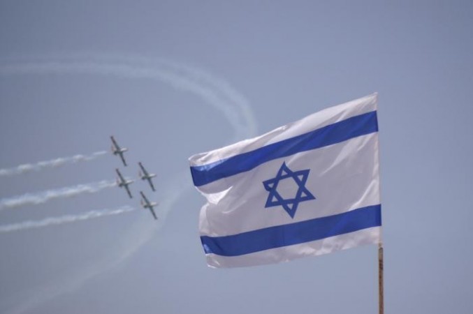 Yom Ha'atzmaut 2014 -- Israel's Independence Day is celebrated on the fifth day of the month of Iyar. Here are 10 facts about the day. (Photo: Wikimedia Commons/ אורן פלס)