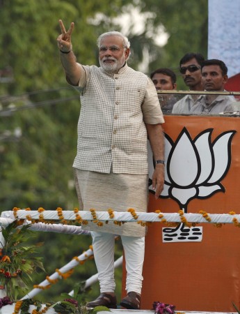 India's new Prime Minister-elect, Narendra Modi has been welcomed to White House. Why is US to quick to life Modi's Visa Ban?