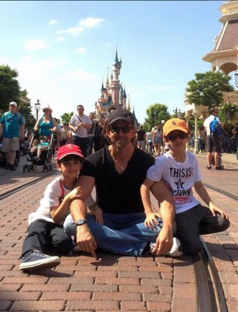 Hrithik Roshan with his sons Hrehaan and Hredaan Hrithik Roshan
