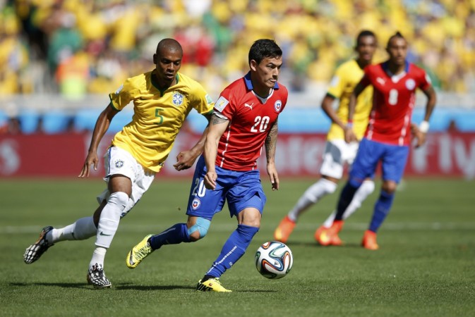 Brazil's Fernandinho fights for the ball with Chile's Charles Aranguiz during the Round of 16 match at the Mineirao stadium Fernandinh