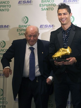 Real Madrid's Cristiano Ronaldo receives the European Golden Shoe trophy from soccer legends Real Madrid's honorary president Alfredo Di Stefano during a ceremony in Madrid Alfredo Di Stefano and Cristiano Ronaldo