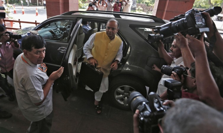 Jaitley arrives at the parliament to present budget of 2014