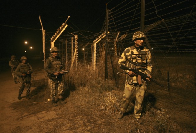 Pakistan violates ceasefire