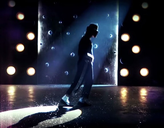 'Bang Bang' Star Hrithik Roshan is a Fan of Tiger Shroff's Michael Jackson Moves Tiger Shroff