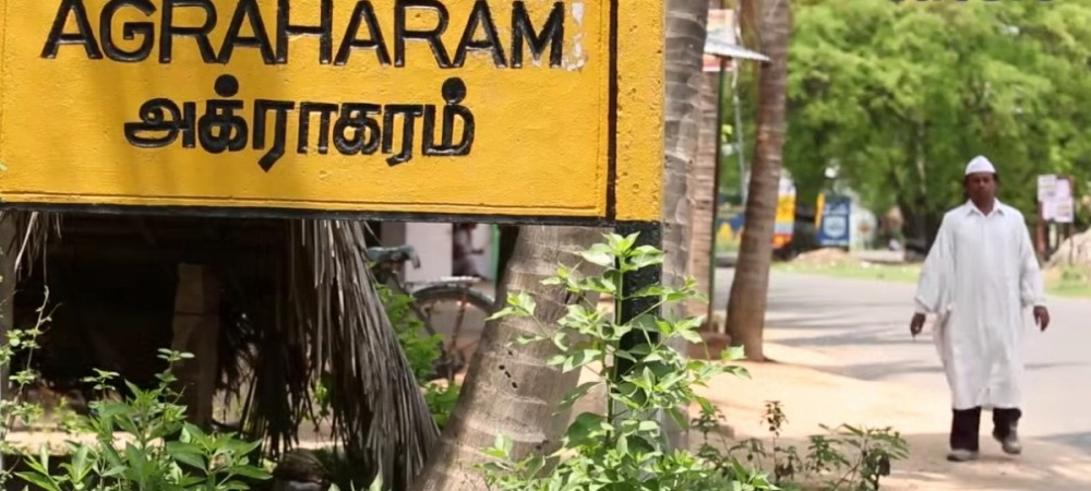Mani Manithan walking backwards for world peace. Man walks backwards for world peace