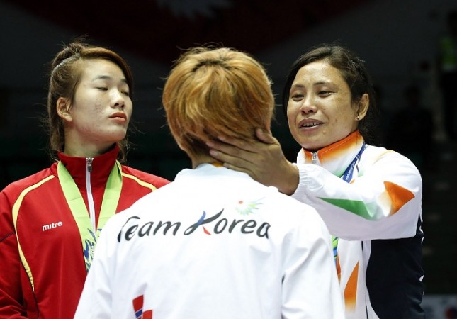 Sarita Devi (R) has a word with Park Ji-Na of South Korea during the medal ceremony Sarita Devi Boxing