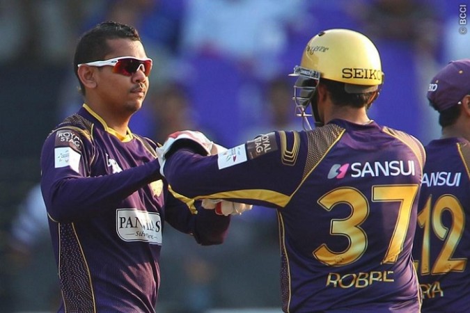 KKR spinner Sunil Narine celebrates a Hobart Hurricanes wicket with Robin Uthappa in their CLT20 2014 semifinal Sunil Narine Robin Uthappa KKR