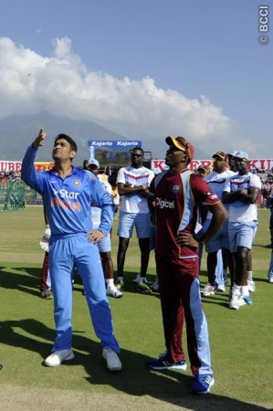MS Dhoni India Dwayne Bravo West Indies