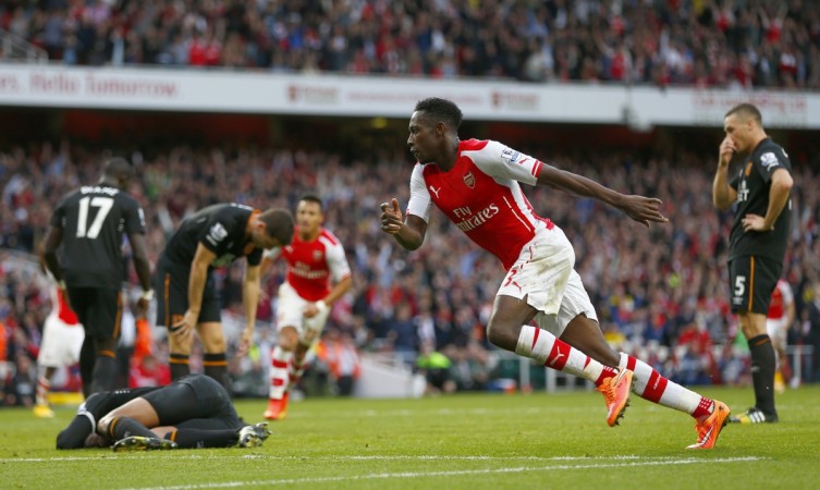 Arsenal's Danny Welbeck (2nd R) celebrates after scoring a goal against Hull during their English Premier League match at the Emirates stadium in London October 18, 2014. Arsenal
