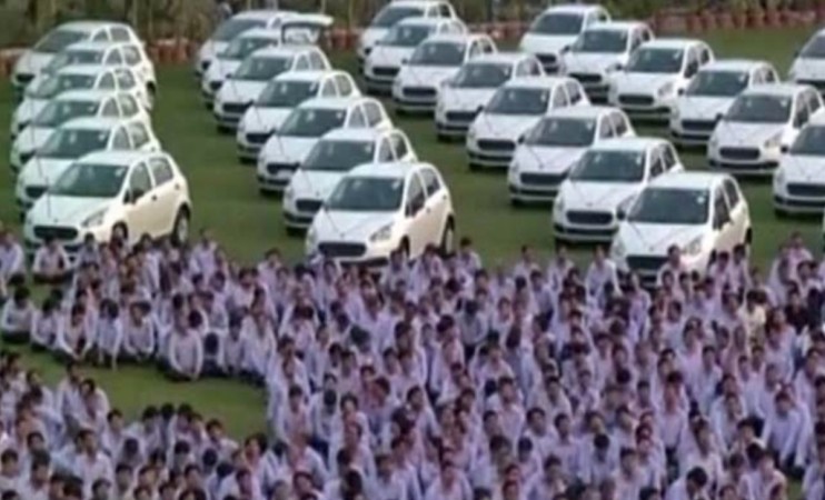Businessman Savjibhai Dholakiya gifts cars, homes to employees as Diwali bonus Businessman gifts cars, homes to employees as Diwali bonus