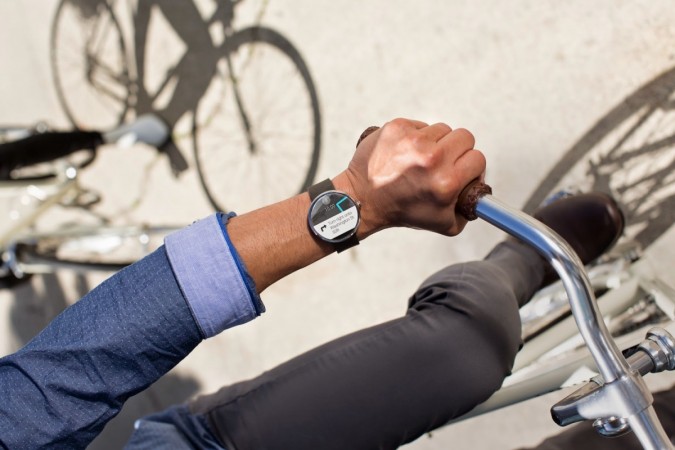 Android 5.0.2 Lollipop Update Embraces Moto 360 Moto 360: Motorola Smartwatch Gets Android 5.0.1 Lollipop; New Watch Faces, UI Changes And More