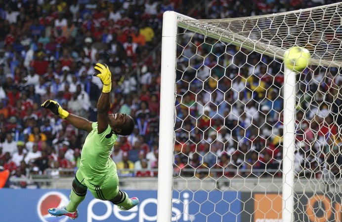 Senzo Meyiwa was reportedly killed over a cell phone Senzo Meyiwa Orland Pirates