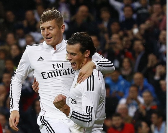 Real Madrid forward Gareth Bale celebrates with teammate Toni Kroos after scoring against Rayo Vallecano in La Liga Toni Kroos Gareth Bale Real Madrid